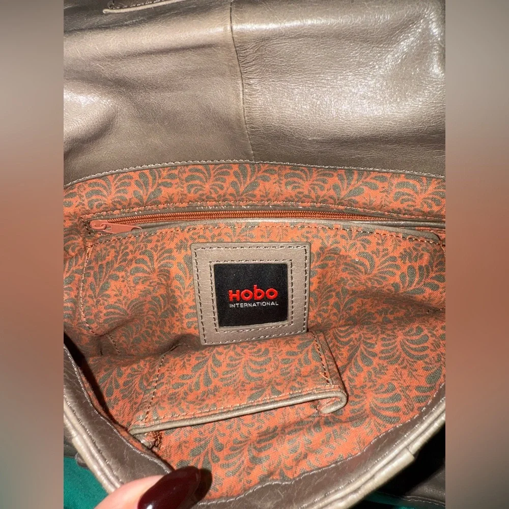 HOBO International Gray leather fold over kiss lock bag - Picture 3 of 5